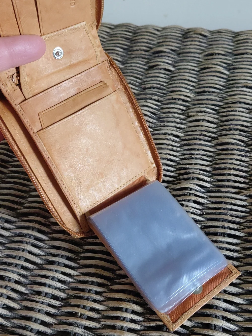 Vintage compact leather